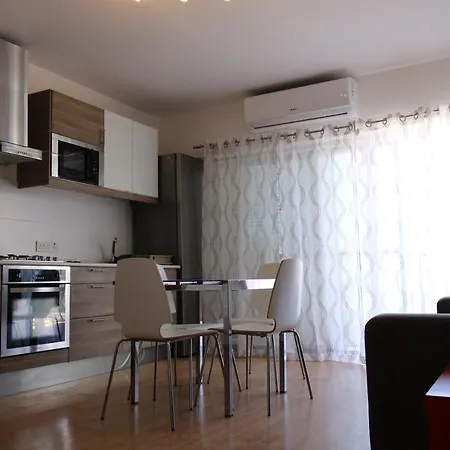 Seaview 2 Bedroom In Qawra San Pawl il-Baħar